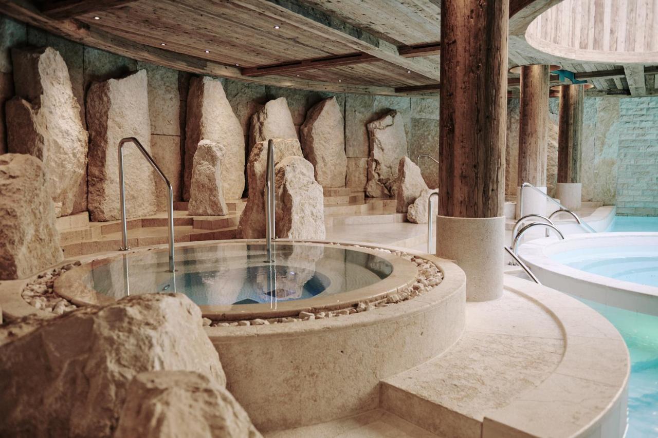 The Alpina Gstaad Hotel Bagian luar foto
