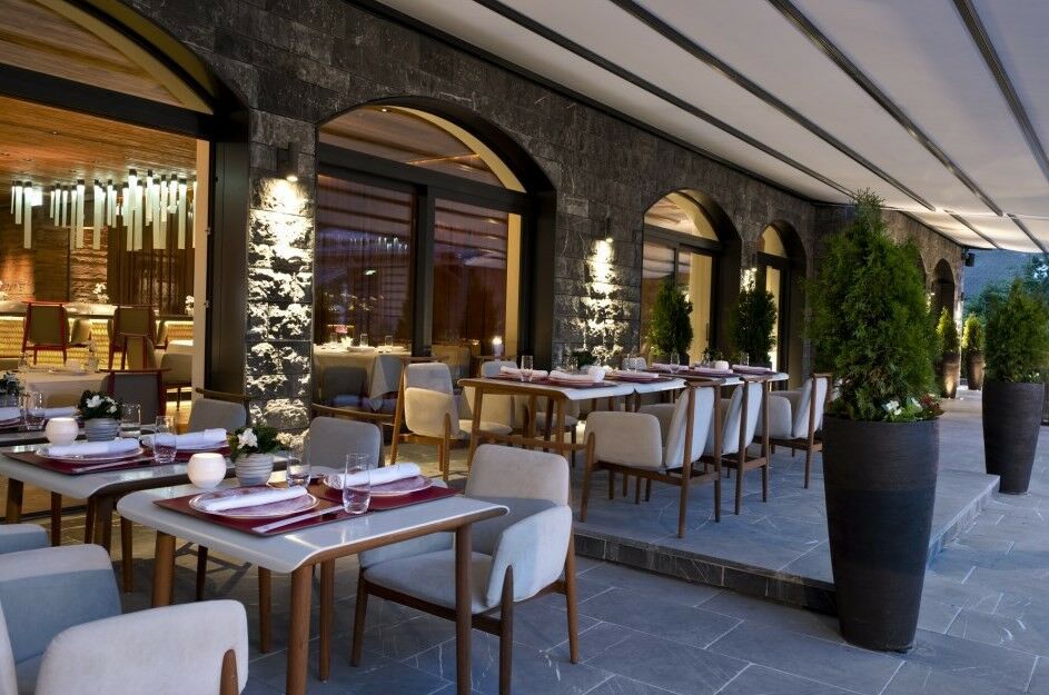 The Alpina Gstaad Hotel Bagian luar foto